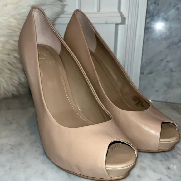 Guess Platform Peep Toe Nude Stiletto Heel Leather Pump, New, Various Sizes - Picture 2 of 8